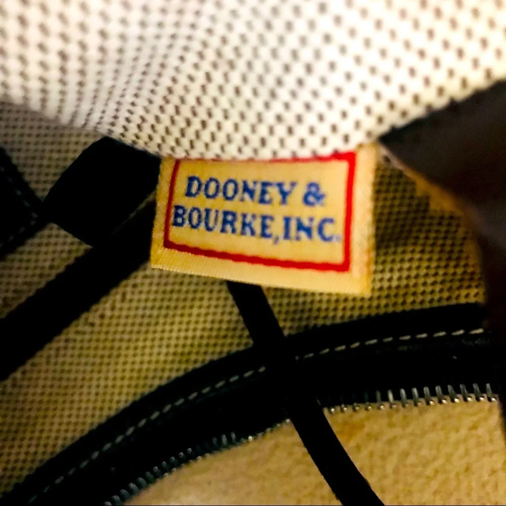 Dooney & Bourke classic dooney